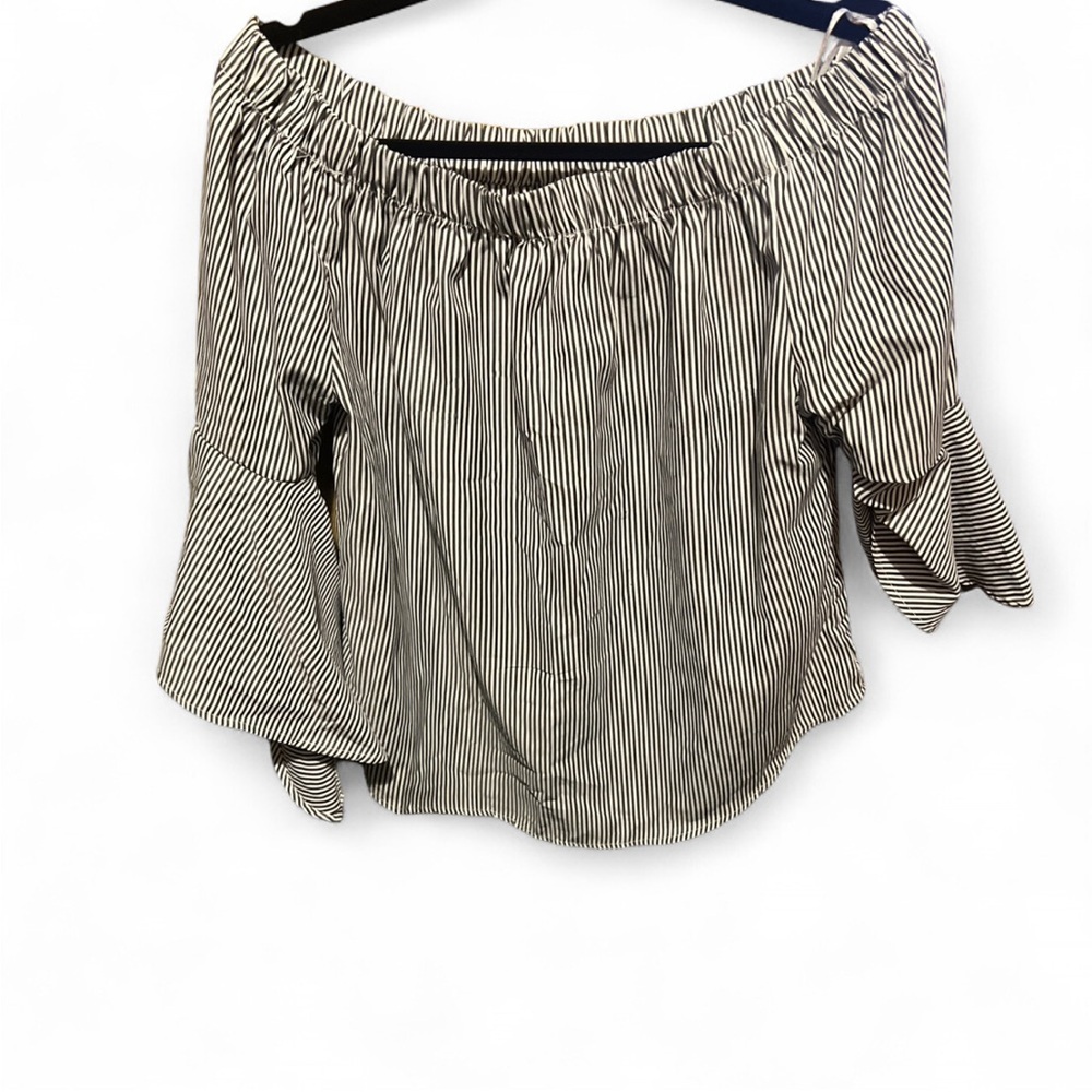 Elegant Off-Shoulder Striped Blouse with Floral Detail - Picture 2 of 3